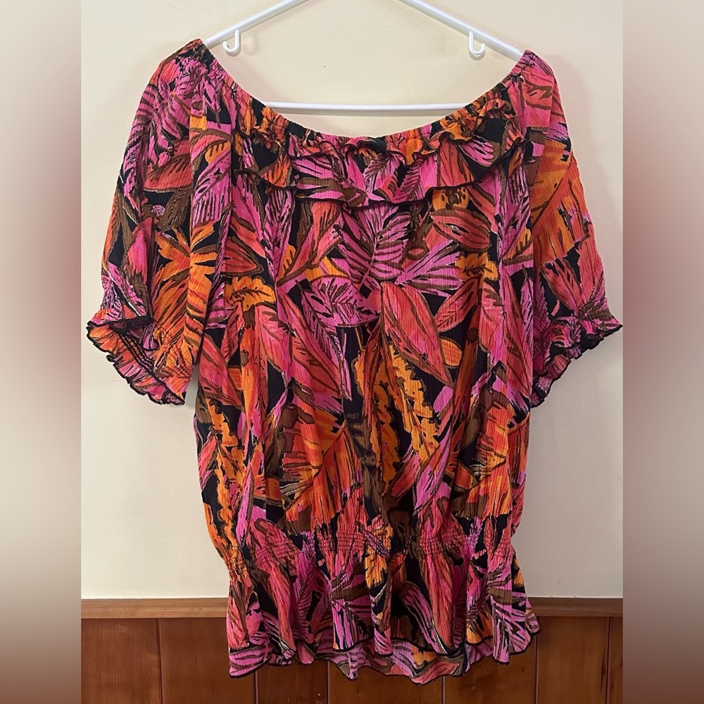 NOTATIONS size 2X, tropical print, short sleeved elastic neckline top.
